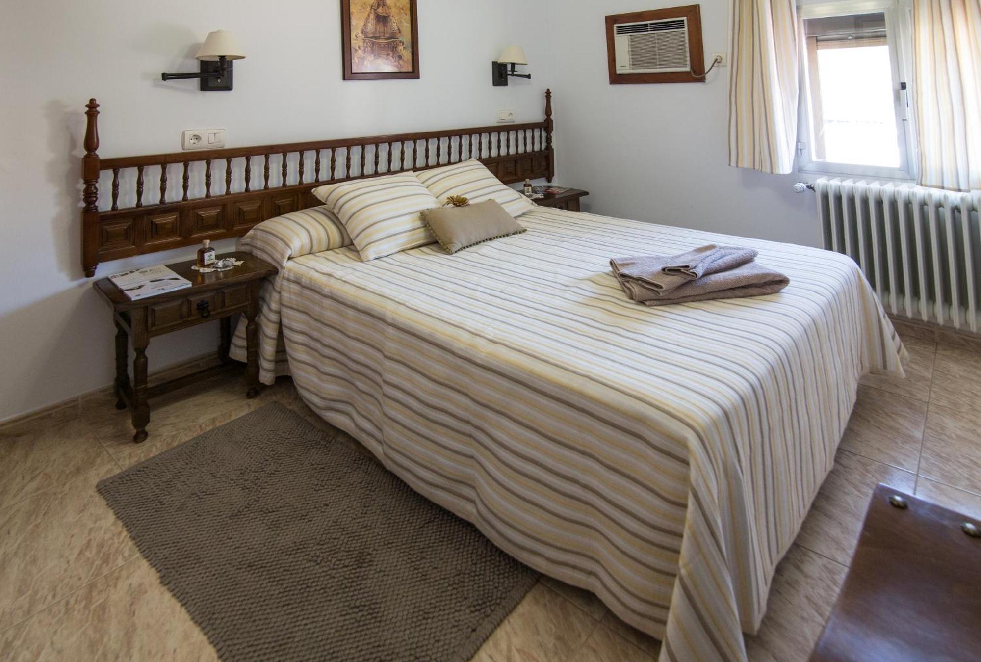 Hostal Alba Taruta Guadalupe  Zimmer foto